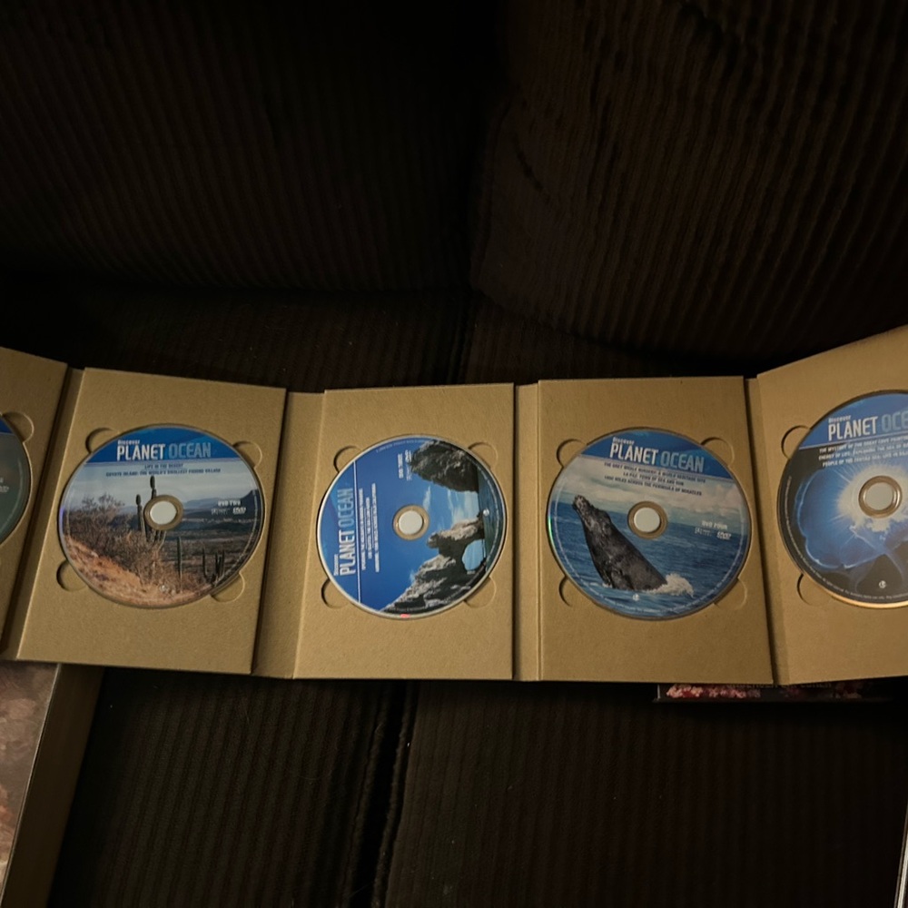 DVD set - Picture 3 of 4